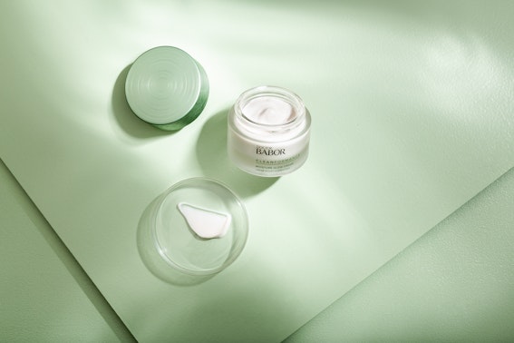 Vsaďte na rafinované účinky přírodní kosmetiky a dejte Vaši pleť do pohody! Vsaďte na rafinované účinky přírodní kosmetiky a dejte Vaši pleť do pohody!