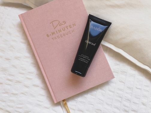 Splendere durante la notte - anche la nostra pelle ha bisogno di riposare! Splendere durante la notte - anche la nostra pelle ha bisogno di riposare!