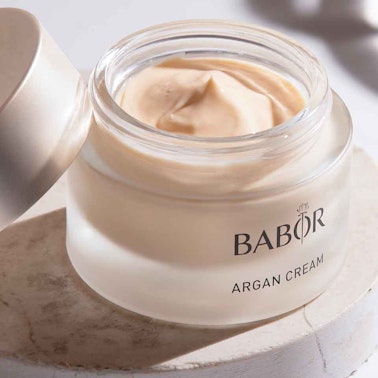 Η ΤΕΛΕΙΑ ΠΕΡΙΠΟΙΗΣΗ ΓΙΑ ΤΟ ΧΕΙΜΩΝΑ Η ΤΕΛΕΙΑ ΠΕΡΙΠΟΙΗΣΗ ΓΙΑ ΤΟ ΧΕΙΜΩΝΑ