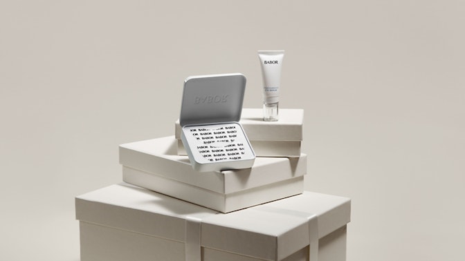 Neu und innovativ: Instant Fresh & Smooth Eye Serum + Patches Neu und innovativ: Instant Fresh & Smooth Eye Serum + Patches