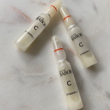 Η ΒΙΤΑΜΙΝΗ C ΕΝΙΣΧΥΕΙ ΤΗΝ ΠΕΡΙΠΟΙΗΣΗ ΤΟΥ ΔΕΡΜΑΤΟΣ Η ΒΙΤΑΜΙΝΗ C ΕΝΙΣΧΥΕΙ ΤΗΝ ΠΕΡΙΠΟΙΗΣΗ ΤΟΥ ΔΕΡΜΑΤΟΣ