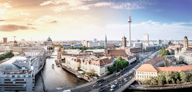Berlin, Berlin, wir fahren nach Berlin! Berlin, Berlin, wir fahren nach Berlin!